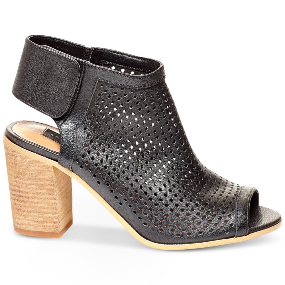 NWT Steven by Steve Madden Suzy Wedges, Size 8.